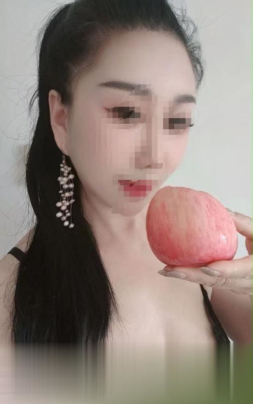 倒立一字马骚娘们